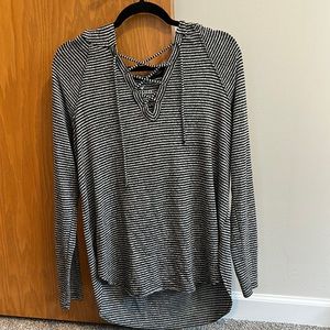 American eagle size L line sleeve shirt